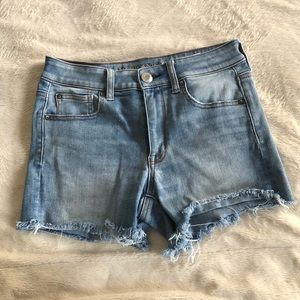 AEO Light wash super super stretch hi-rise shorty